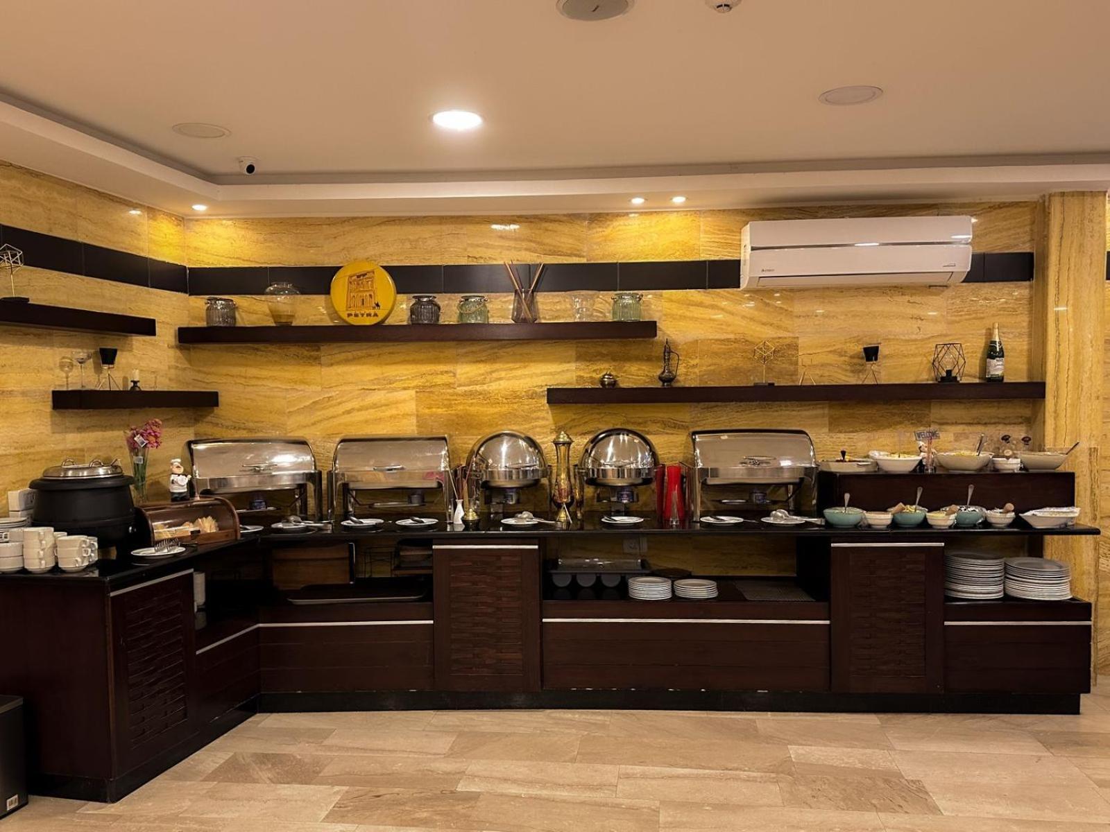 Petra Corner Hotel ภายนอก รูปภาพ