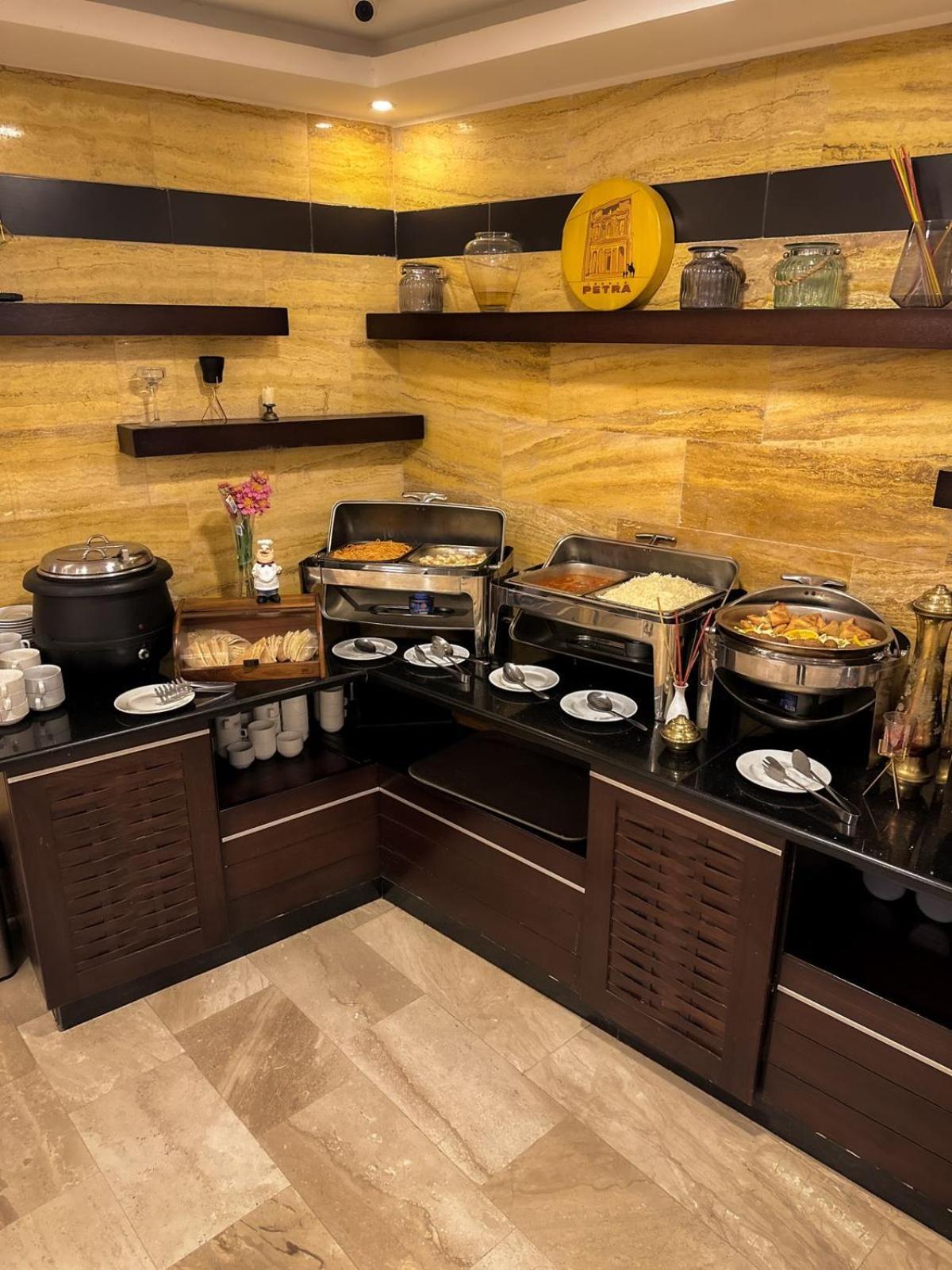 Petra Corner Hotel ภายนอก รูปภาพ