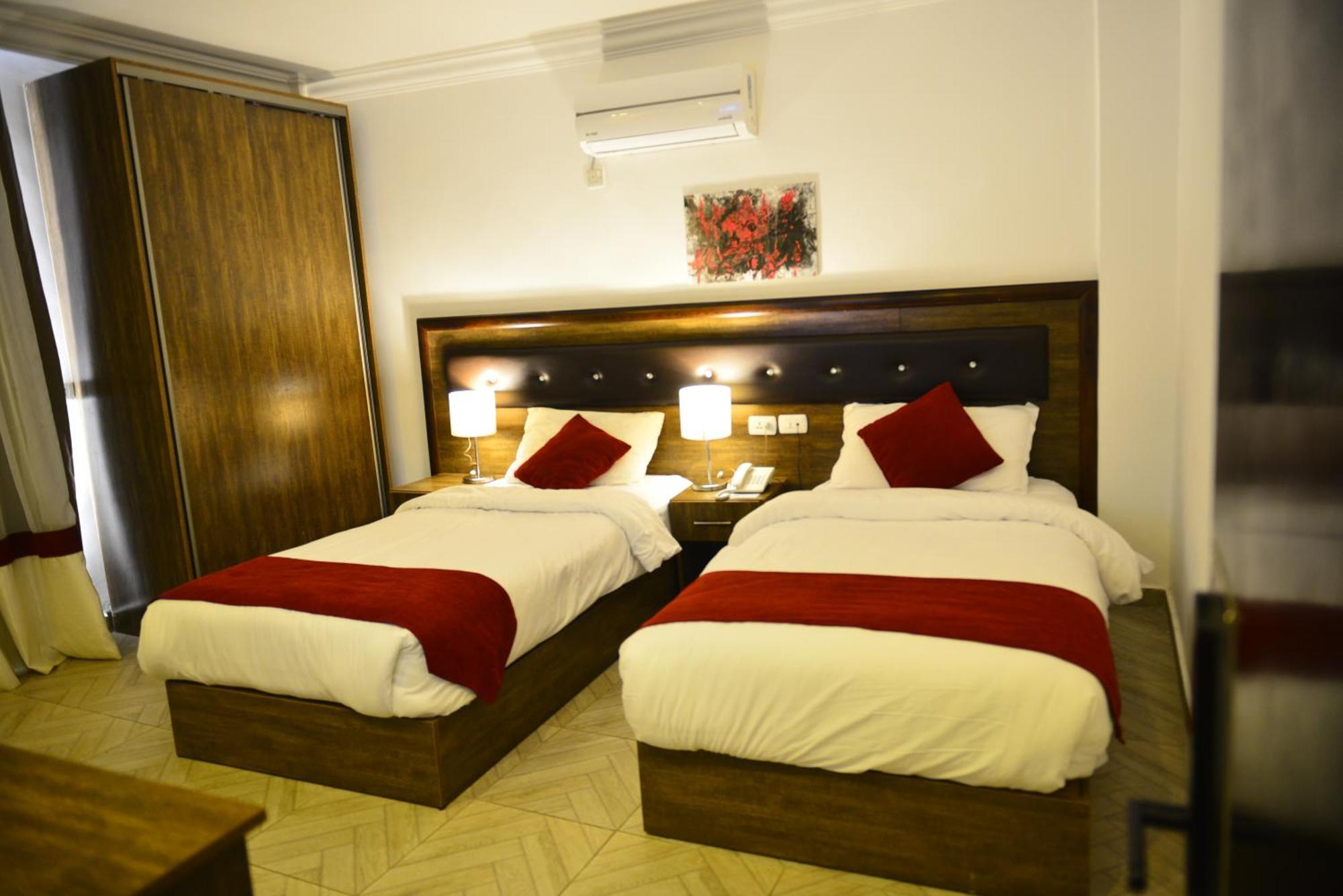 Petra Corner Hotel ภายนอก รูปภาพ